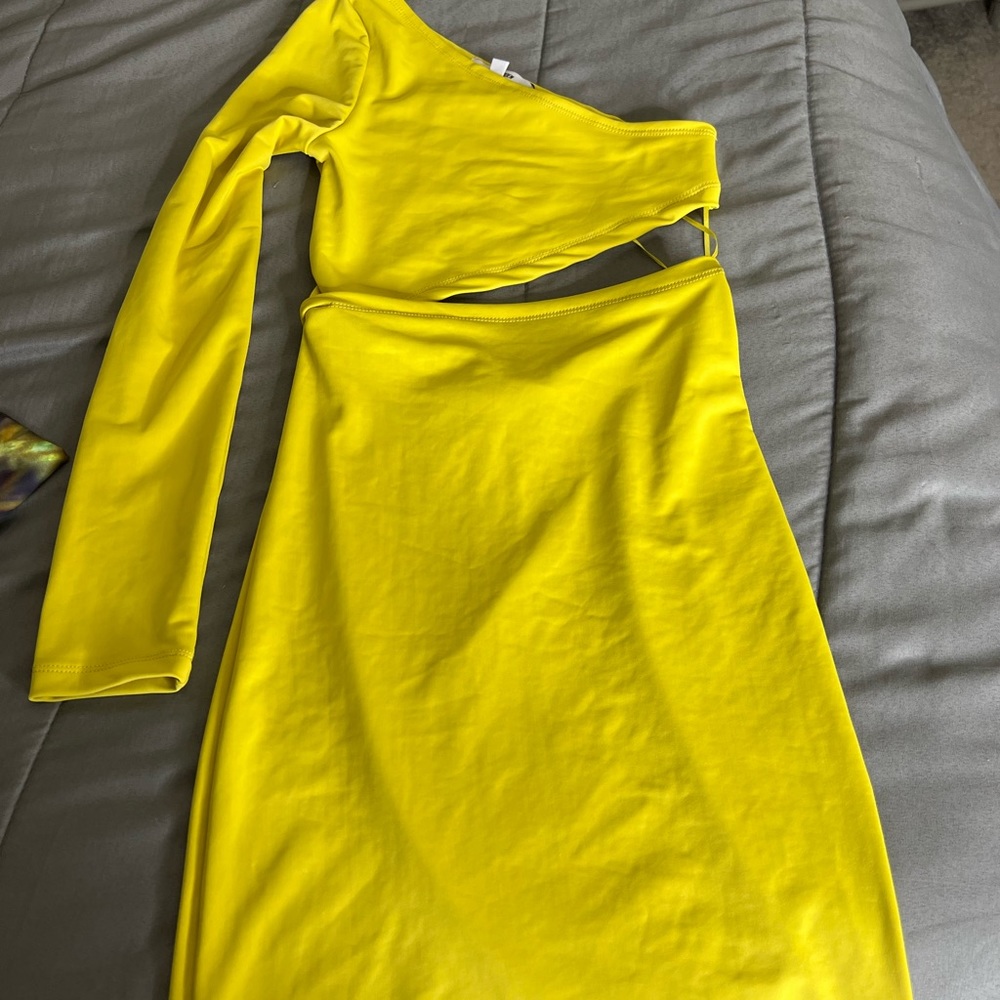 Asymmetrical Lime one sleeve midi dress